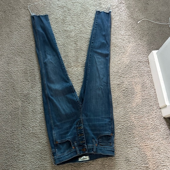 10" High-Rise Skinny Jeans button front edition. - Picture 4 of 6